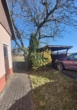 Carport und Zugang zum Garten - Einfamilienhaus mit Einliegerbereich, Scheune und großem Garten
