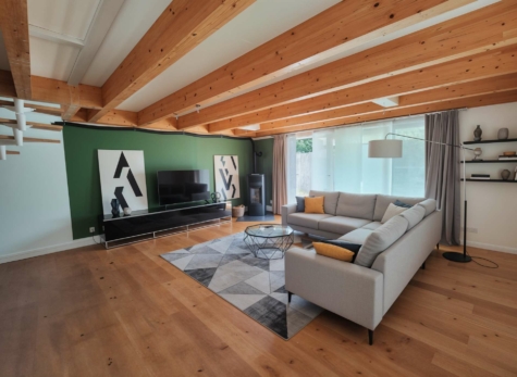 Außergewöhnliche Maisonette-Eigentumswohnung mit großer Terrasse, Carport und zwei Stellplätzen, 96479 Weitramsdorf, Maisonette