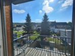 Blick vom Balkon - Wohnen wie in einem Haus: außergewöhnliche Maisonette-Eigentumswohnung in Weitramsdorf