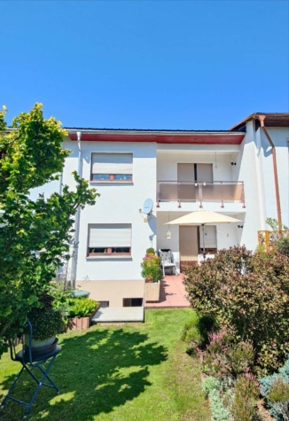 Reserviert: Hübsches Reihenmittelhäuschen in schöner und ruhiger Lage, 96515 Sonneberg, Reihenmittelhaus