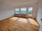 Zimmer Obergeschoss mit Zugang Balkon - Hier zählen Lage und Bezugsfertigkeit: Saniertes Haus mit Einliegerbereich Nähe Klinikum