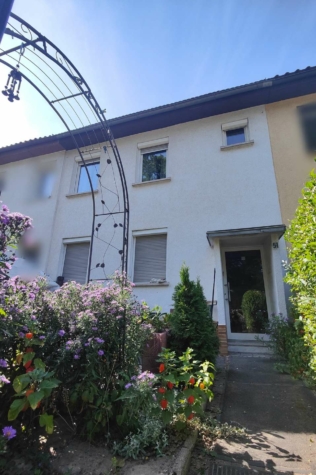 Reserviert: Haus statt Wohnung? Kleines Reihenmittelhaus für Individualisten, 96465 Neustadt bei Coburg, Reihenmittelhaus