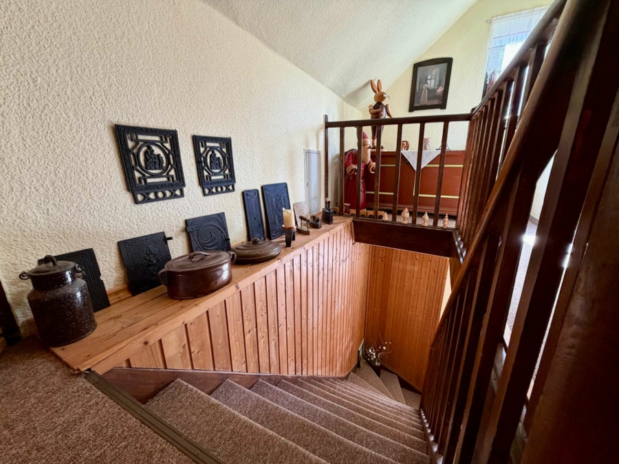 Treppe ins Obergeschoss
