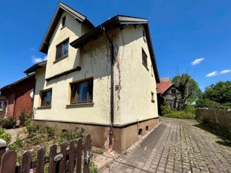 Charme & Potenzial: Einfamilienhaus mit großer Scheune und idyllischem Garten in Föritztal, 96524 Föritztal, Haus