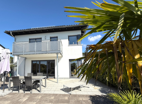Wohnen auf hohem Niveau mit edlen Details und vielen Extras, 96472 Rödental, Einfamilienhaus