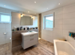 Badezimmer Obergeschoss - Wohnen auf hohem Niveau mit edlen Details und vielen Extras