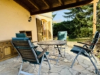 Sitzplatz auf der Terrasse - IN VORBEREITUNG: Urlaubsfeeling in Lautertal – Wohnhaus mit Einliegerwohnung am Ortsrand