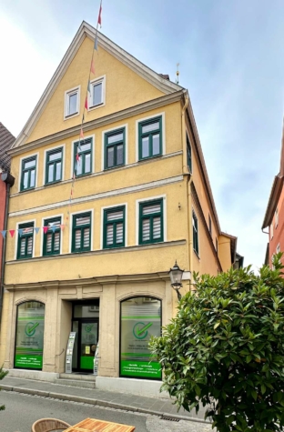 Charmanter Altbau-Traum: 4-Zimmer- Wohnung in zentraler Lage von Coburg, 96450 Coburg, Etagenwohnung