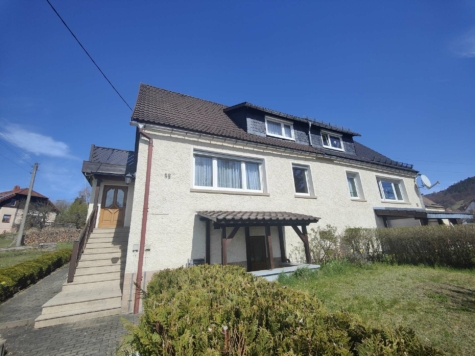 Schöne Doppelhaushälfte in Rauenstein in sonniger Lage, 96528 Rauenstein, Doppelhaushälfte