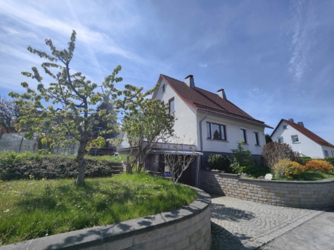 Ruhig wohnen oben „auf der Wehd“ – Einfamilienhaus mit Garage und schönem Garten, 96515 Sonneberg, Einfamilienhaus