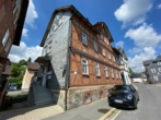 Hausansicht Straße - Wohn- und Geschäftshaus im reizvollen Steinachtal – Ihre neue Kapitalanalge?