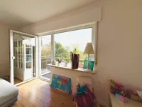 Wohnzimmer mit Ausgang