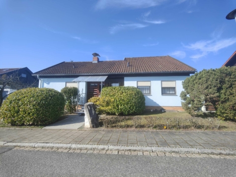 Wohnen im Bungalowstil in ruhiger Wohnlage, 96472 Rödental, Einfamilienhaus