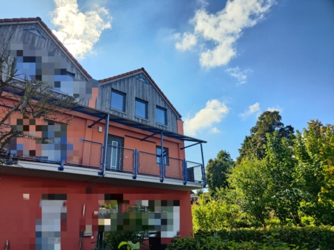 IN VORBEREITUNG: Wohnen wie in einem kleinen Haus: außergewöhnliche Maisonette-Eigentumswohnung in Weitramsdorf, 96479 Weitramsdorf, Maisonettewohnung