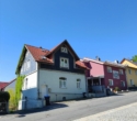 Ansicht - Herrliche Aussicht – Tolles Wohnhaus mit zwei Einheiten in Sonneberg – Carport inklusive