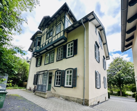 Individuelles Altbaujuwel: Sanierte 4-Zimmer-Altbauwohnung mit charmantem Wintergarten in Coburg, 96450 Coburg, Erdgeschosswohnung