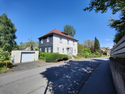 Reserviert: eine Reise in die Vergangenheit – sanierungsbedürftiges Haus mit Garage, Scheune und Gewölbekeller, 96472 Rödental, Einfamilienhaus