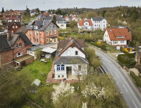 Stadtnahes Zweifamilienhaus auf traumhaftem Grundstück in Coburg, 96450 Coburg, Zweifamilienhaus