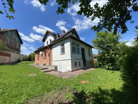 Stadtnahes Haus mit schönem Garten zur Eigennutzung oder Vermietung, 96450 Coburg, Zweifamilienhaus