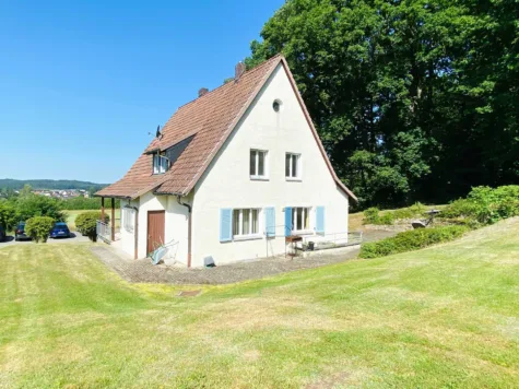 Renovierungsbedürftig – ehemaliges Pfarrhaus in idyllischer Lage, 96237 Ebersdorf bei Coburg, Einfamilienhaus