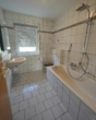 Bad - Reserviert: Erdgeschosswohnung in Lautertal: mit schöner Terrasse, Gartenanteil und Garage