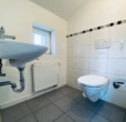 separates WC - Sonnige 3,5-Zimmer Wohnung inkl. Einbauküche mit Balkon u. Stellplatz in Coburg-Stadt