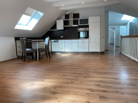 Sonnige 3,5-Zimmer Wohnung inkl. Einbauküche mit Balkon u. Stellplatz in Coburg-Stadt, 96450 Coburg, Etagenwohnung