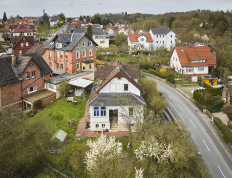 Stadtnahes Zweifamilienhaus auf traumhaftem Grundstück in Coburg, 96450 Coburg, Zweifamilienhaus