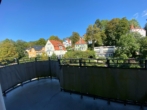Ausblick Balkon - Nähe Brose/Klinikum: Hübsche 3-Zimmer-Wohnung mit Einbauküche und kleinem Balkon