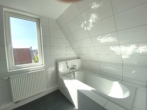 Bad - Nähe Brose/Klinikum: Hübsche 3-Zimmer-Wohnung mit Einbauküche und kleinem Balkon