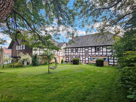 Reserviert: Denkmalgeschützter „Landsitz“: Ehemalige Hofstelle – saniert – mit Pferdehaltung, 96215 Lichtenfels, Haus