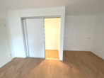 Begehbarer Schrankraum - IN VORBEREITUNG – Hochwertig sanierte 1-Zi.-Wohnung im Zentrum Coburgs mit Balkon, Einbauküche und inkl. Stellplatz