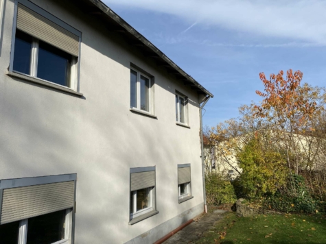 Außergewöhnliche 4-Zimmer-Wohnung mit eigenem Gartenanteil in Meeder, 96484 Meeder, Etagenwohnung