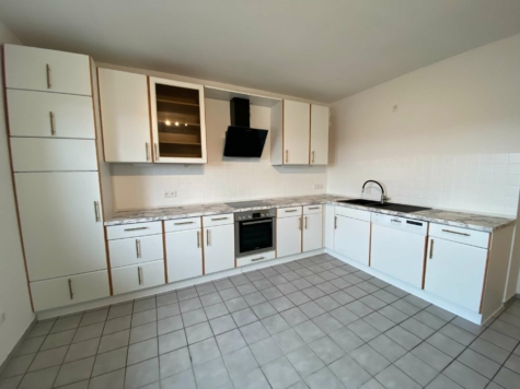 Außergewöhnliche 4-Zimmer-Wohnung mit eigenem Gartenanteil in Meeder, 96484 Meeder, Etagenwohnung