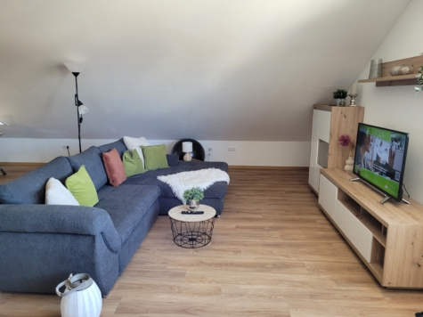 Reserviert: Attraktives 1-Zimmer-Appartement im DG inkl. Stellplatz in Ebern, 96106 Ebern, Dachgeschosswohnung