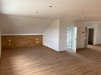 Zimmer - Reserviert: Attraktives 1-Zimmer-Appartement im DG inkl. Stellplatz in Ebern