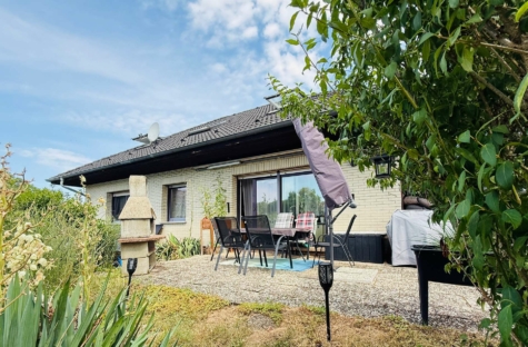 Idyllische Lage bei Bad Rodach: Attraktives Einfamilienhaus mit Garage, 96476 Bad Rodach, Einfamilienhaus