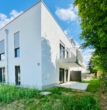 Außenansicht Garten und Terrasse - NEUBAU: Exklusive 3-Zi.-Wohnung im Erdgeschoss mit sonniger Terrasse & Garten – Erstbezug