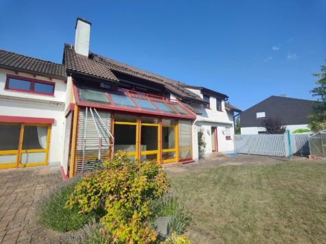 Großzügiiges Wohnhaus mit separat nutzbarem Einliegerbereich, 96482 Ahorn, Einfamilienhaus