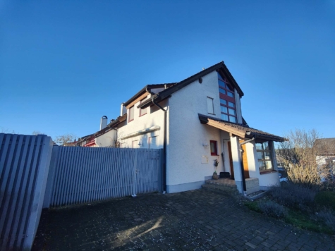 Durchdachtes Wohnhaus mit separat zugänglichem Einliegerbereich – inkl. Doppelgarage, 96482 Ahorn, Einfamilienhaus