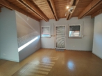 Zimmer mit Balkon Obergeschoss - Durchdachtes Wohnhaus mit separat zugänglichem Einliegerbereich – inkl. Doppelgarage