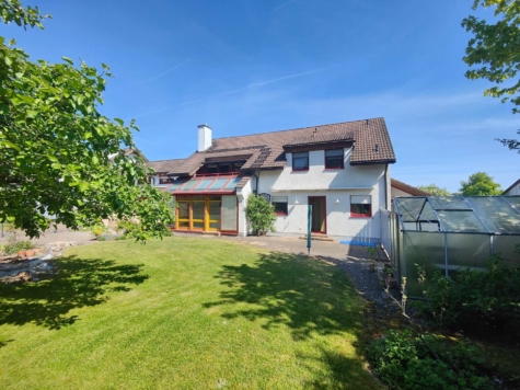 Durchdachtes Wohnhaus mit separat zugänglichem Einliegerbereich – inkl. Doppelgarage, 96482 Ahorn, Haus