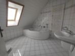 Badezimmer Obergeschoss - Reserviert: Schönes Zweifamilienhaus mit toller Aussicht