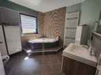 Badezimmer Erdgeschoss - Reserviert: Schönes Zweifamilienhaus mit toller Aussicht
