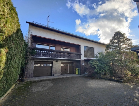 Viel Fläche: Geräumiges Wohnhaus mit „Autowerkstatt“ in der Doppelgarage, 96268 Mitwitz, Einfamilienhaus