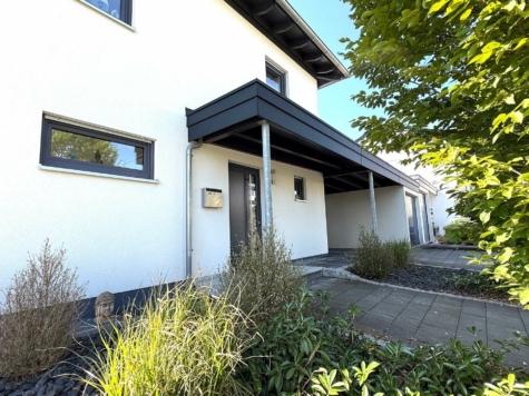 Wohnen auf hohem Niveau mit edlen Details und vielen Extras, 96472 Rödental, Einfamilienhaus