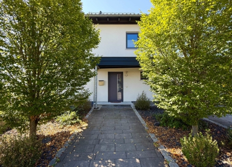 Wohnen auf hohem Niveau mit edlen Details und vielen Extras, 96472 Rödental, Einfamilienhaus