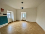 Wohnzimmer, Zimmer 3 - Stilvolles Wohnen in geräumiger DG Wohnung- in toller Villa in Sonneberg