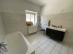 Badezimmer - Stilvolles Wohnen in geräumiger DG Wohnung- in toller Villa in Sonneberg