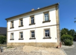 Seitenansicht Süd - IN VORBEREITUNG – Historisches Wohnerlebnis im ehemaligen Schulhaus in Ahorn-Witzmannsberg